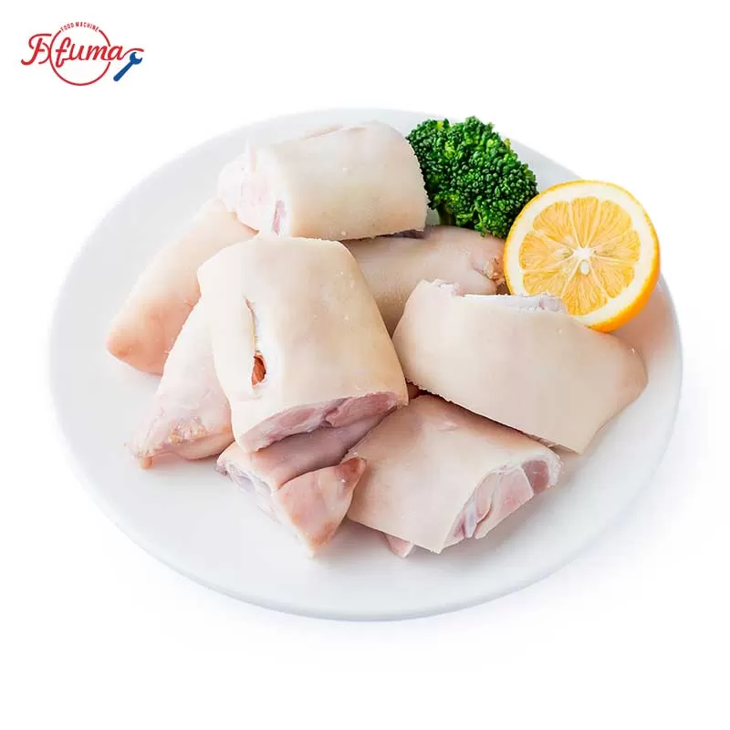 pig trotters cutting into pieces